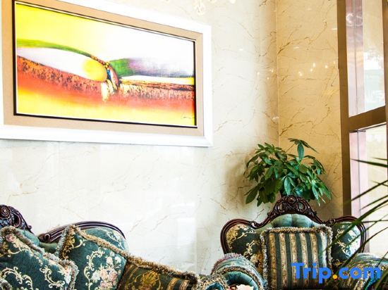 Миян: Golden Dragon Hotel (Red River Maitreya Branch)