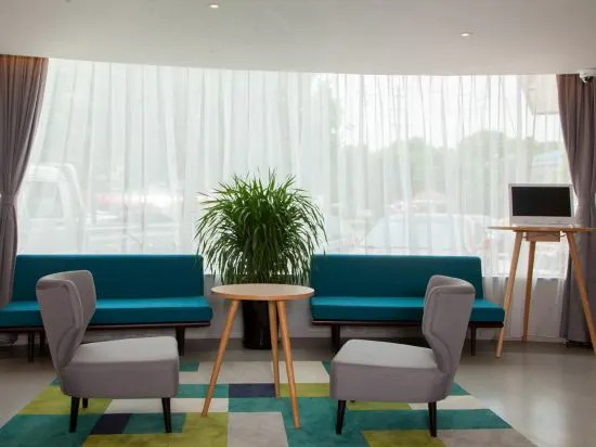 Шанхай: Homeinn Selected Hotel (Shanghai Jiading New City Malu Subway Station Branch)