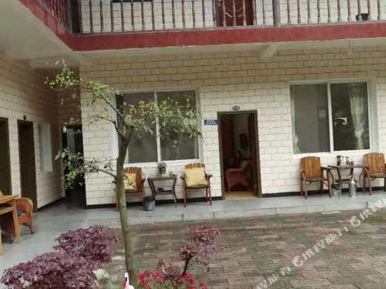 Чэнду: Xiling Xueshan Houshan Xiling Lvyuan Farmhouse