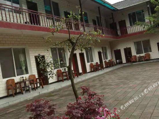 Чэнду: Xiling Xueshan Houshan Xiling Lvyuan Farmhouse