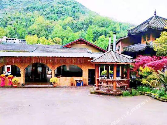 Чэнду: Xiling Xueshan Houshan Xiling Lvyuan Farmhouse