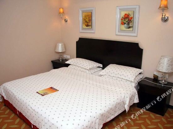 Синтай: Tianyi Express Hotel (Xingtai Railway Station Tianyi Square)