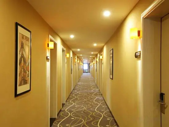 Фанчэнган: 7 Days Premium (Dongxing Dongmeng Road Kouan)