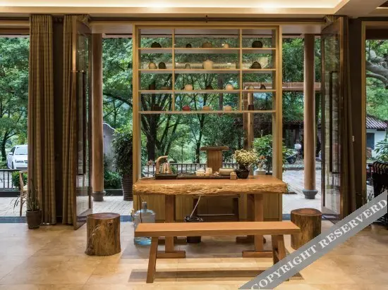 Наньпин: Zuiwuyi Viewing Inn