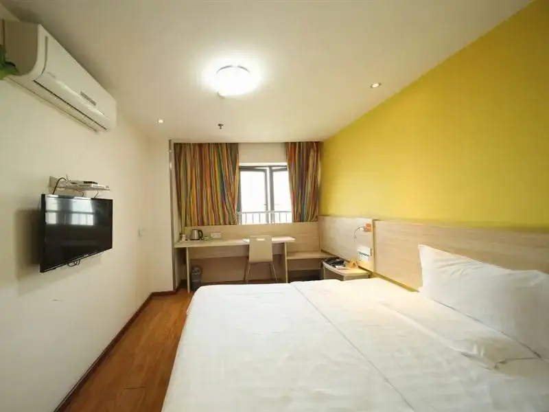 Чунцин: 7 Days Inn (Chongqing University Town Xijie Pedestrian Street)