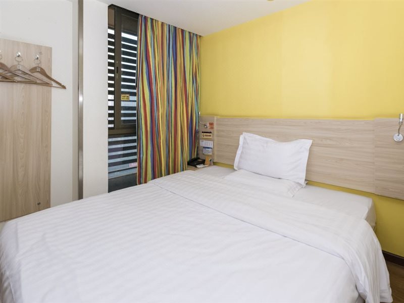 Чунцин: 7 Days Inn (Chongqing University Town Xijie Pedestrian Street)