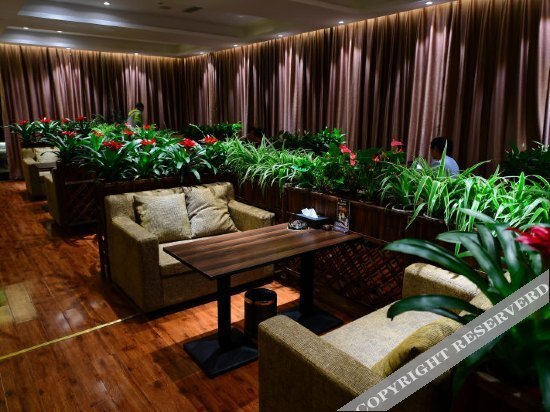 Яань: Above the Heaven Hotel