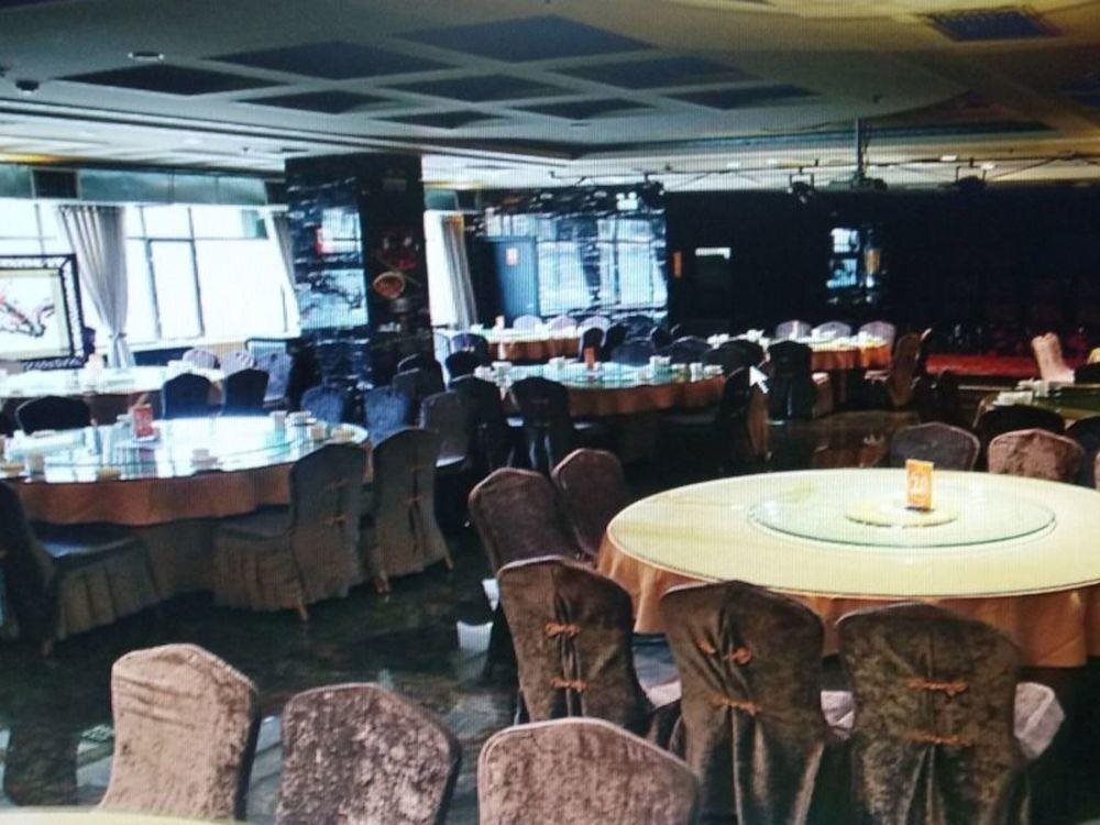 Урумчи: Shihezi Hotel