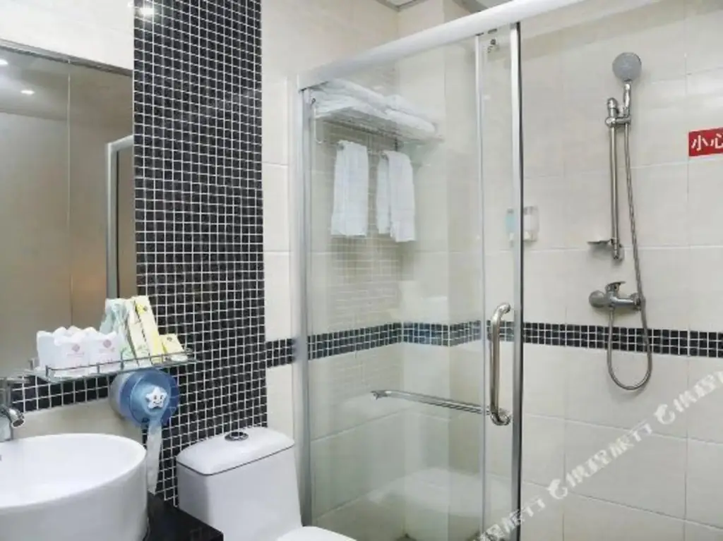 Шэньчжэнь: Chunxia Qiudong Hotel(Shenzhen Wuhe subway station)