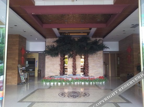 Хэчи: Vienna Hotel (Nandan Dongtian Jiuhai Scenic Area Jinfurong Square Branch)