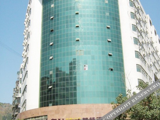 Хэчи: Vienna Hotel (Nandan Dongtian Jiuhai Scenic Area Jinfurong Square Branch)