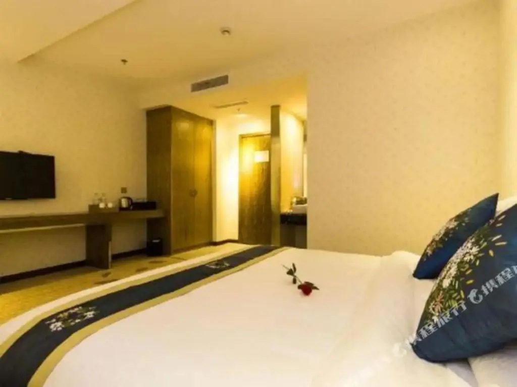 Ханчжоу: Boyue Lanwan Hotel (Hangzhou Zhijiang Zhuantang Songcheng Art Institute) )