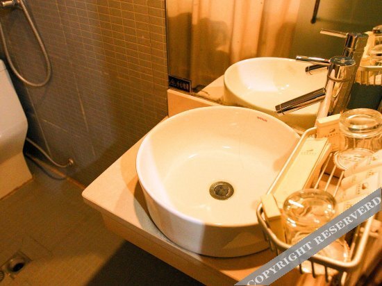 Цзинмэнь: Dongtai Business Hotel