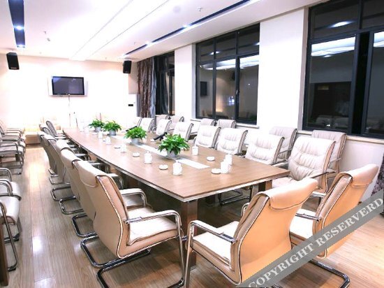 Цзинмэнь: Dongtai Business Hotel