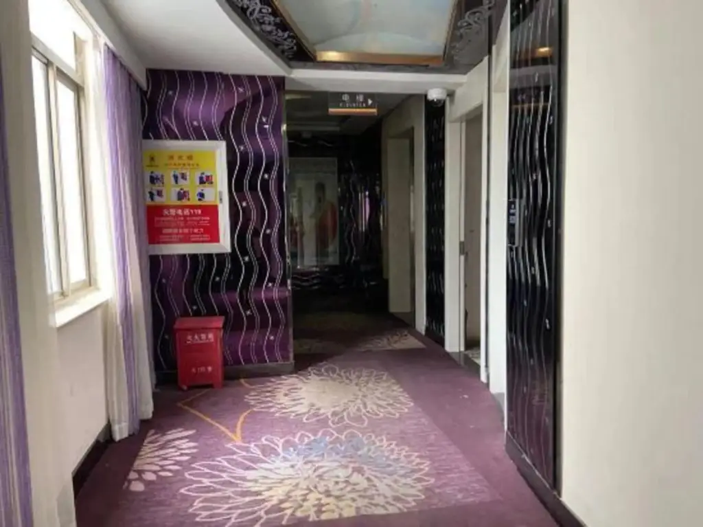 Шанхай: Super 8 Hotel (Shanghai Songjiang Sijing Park)