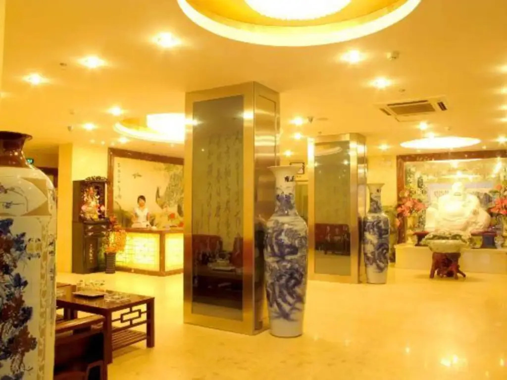 Циньхуандао: Baiwei Business Hotel (Qinhuangdao Railway Station)