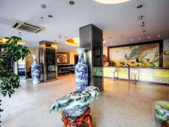 Циньхуандао: Baiwei Business Hotel (Qinhuangdao Railway Station)