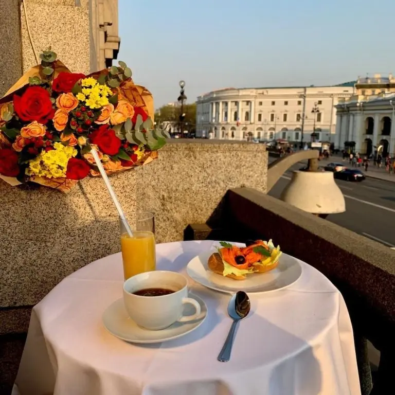 Санкт-Петербург: Majestic apartment on Nevsky,44