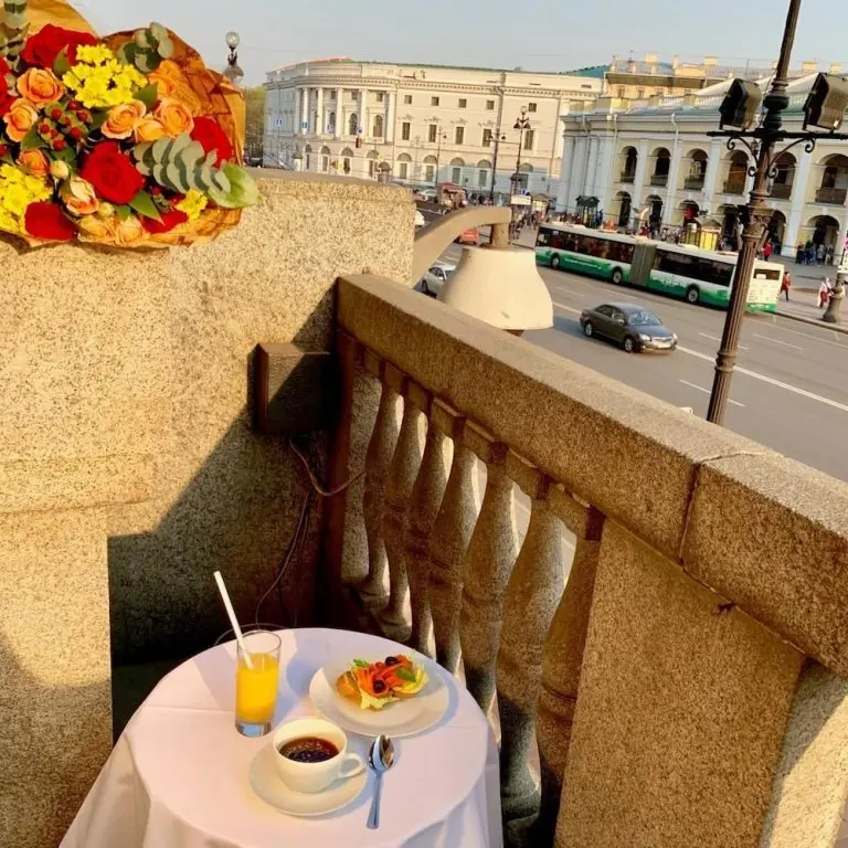 Санкт-Петербург: Majestic apartment on Nevsky,44