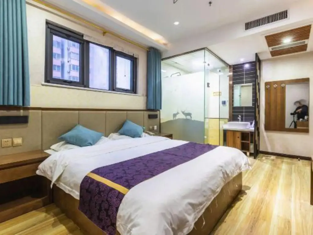 Пиндиншань: Jinghuang Fashion Hotel (Pingdingshan Trade Plaza)
