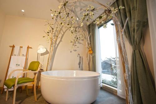 Цзясинь: Tongxiang Wuzhen Linlu Guesthouse