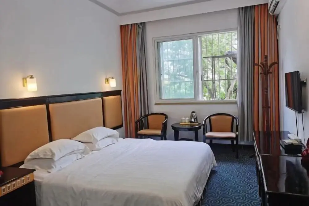 Чунцзо: Sunshine Hotel