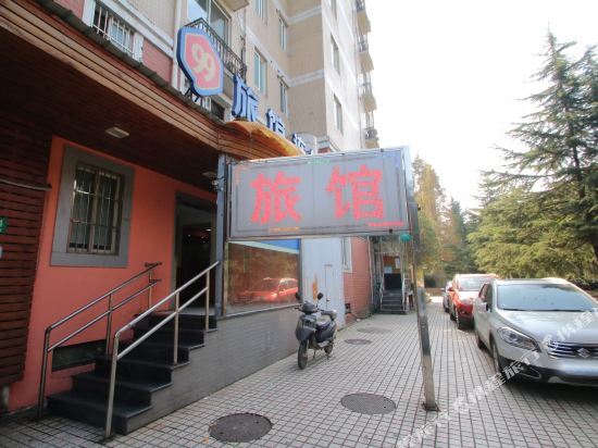 Шанхай: 99 Inn (Shanghai Lianhua Road Metro Station)