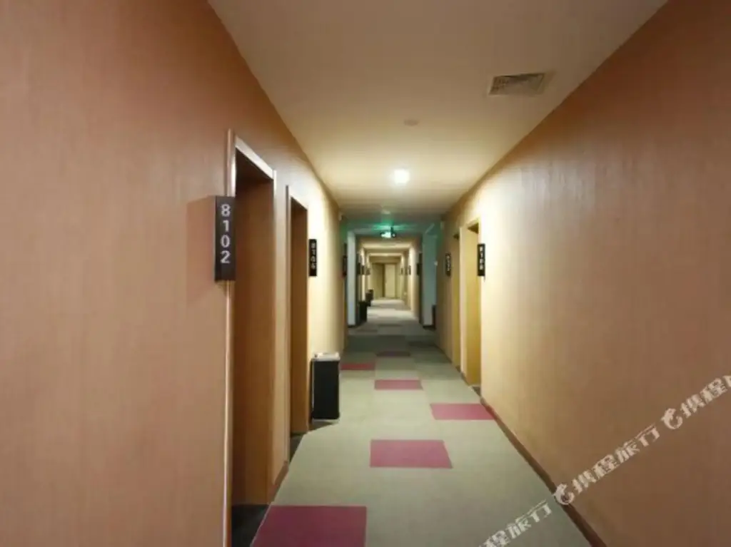 Таншань: Rujia Huayi Select Hotel (Tangshan Railway Station Nanhu Shopping Plaza)
