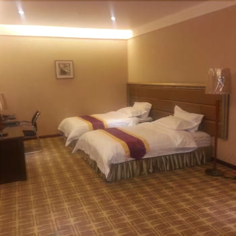 Хами: Xinhua Business Hotel