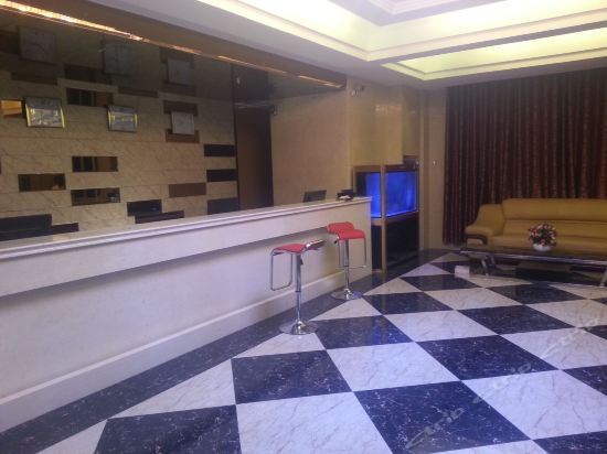 Хами: Xinhua Business Hotel