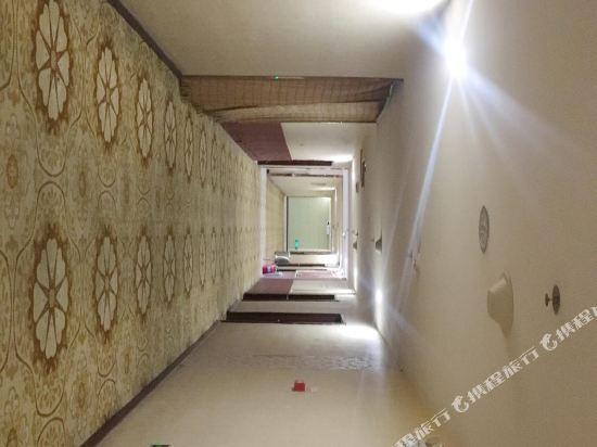 Хами: Xinhua Business Hotel