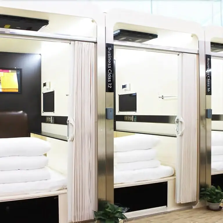 Циндао: Sleeping In Airport Hotel