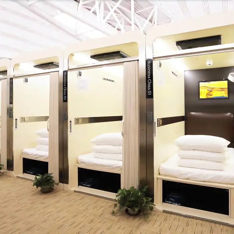 Циндао: Sleeping In Airport Hotel