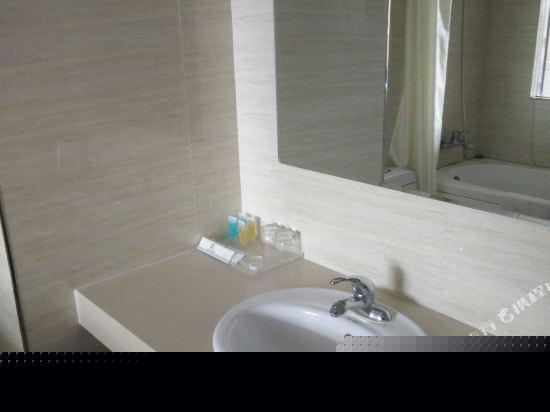 Даньдун: Longyuan Hotspring Holiday Hotel