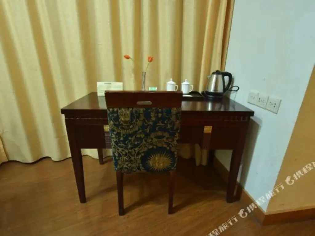 Цзясинь: Wutong Hotel Tongxiang Party Branch