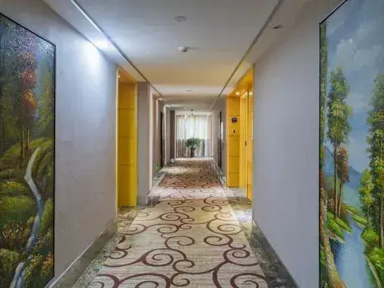 Чжунсян: Zhongxiang Fengshuoyuan International Hotel (Zhongbai Plaza Bus Terminal)