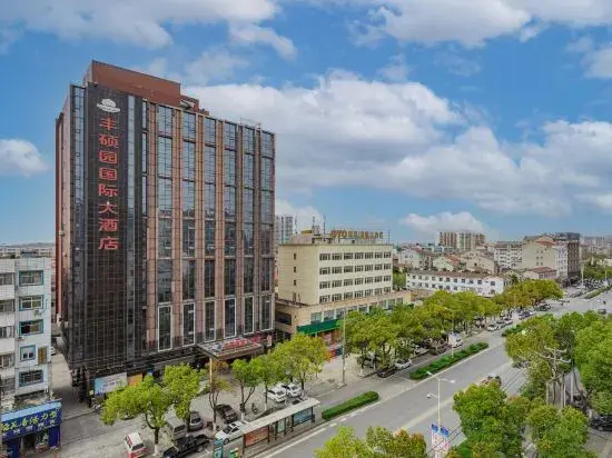 Чжунсян: Zhongxiang Fengshuoyuan International Hotel (Zhongbai Plaza Bus Terminal)