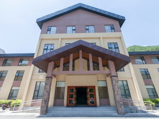 Мую: Shennongjia Auspicious Clouds Building Forest Hotel
