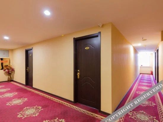 Шэньян: Home Inn Huayi Hotel (Kangping Hanguang Street)