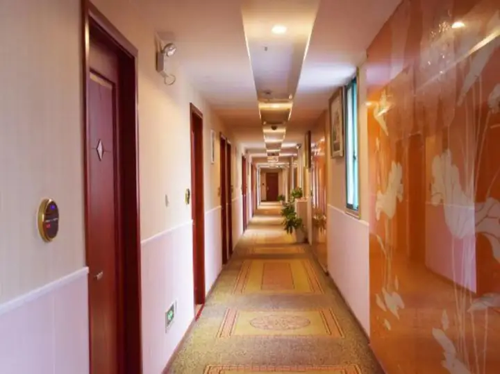 Шанхай: Shanghai OYO Zhixiang Hotels