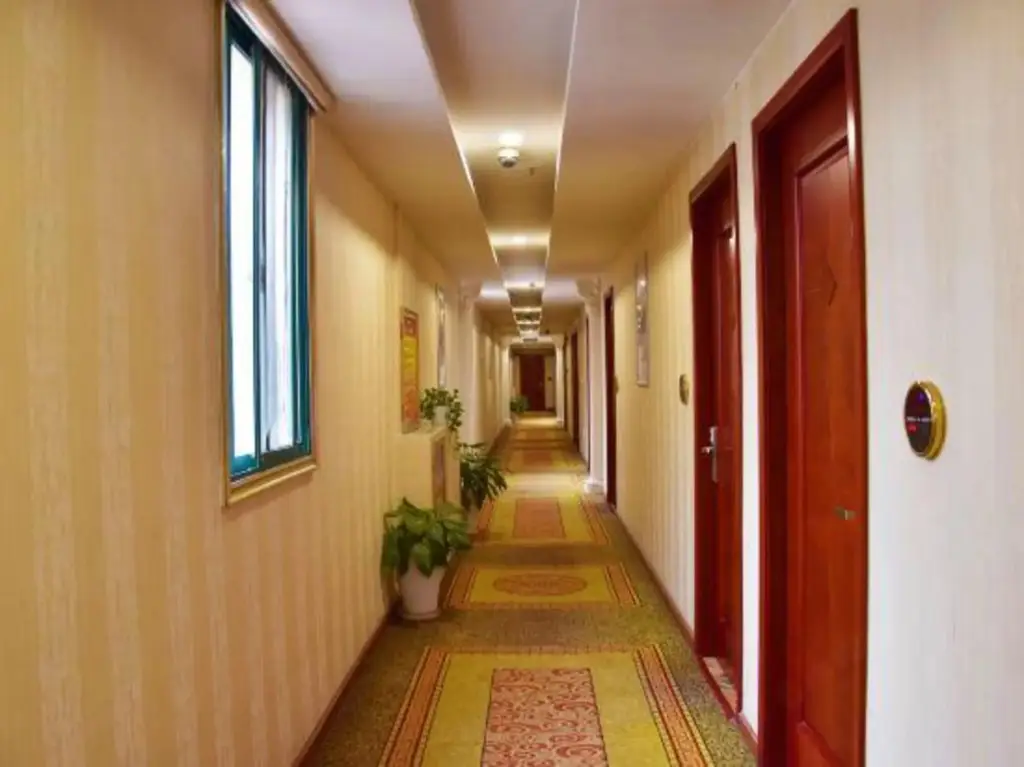 Шанхай: Shanghai OYO Zhixiang Hotels