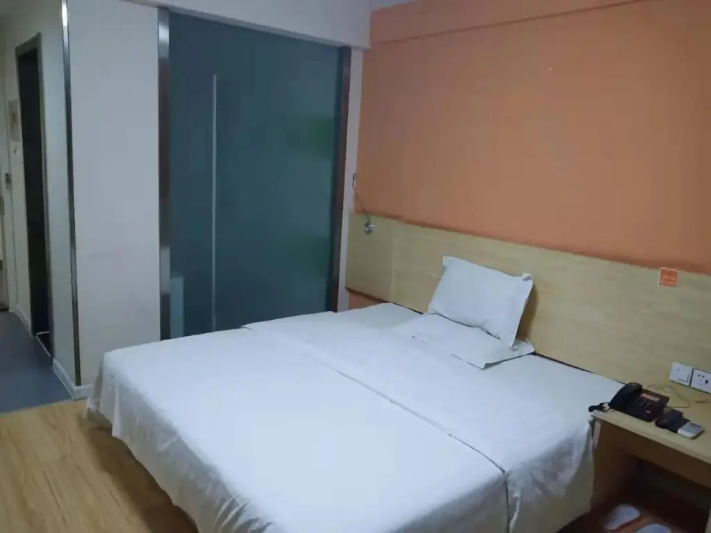 Цзыбо: 7Days Inn Hotel (Zibo Dongsi Road Shengshi New City)