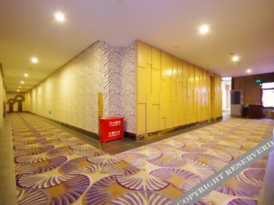 Мяньян: Xianlongtan Yangguang Hotel
