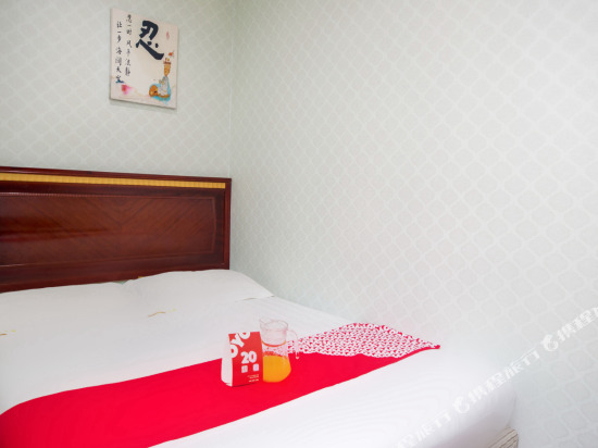 Чанчжоу: Jingfeng Hotel (railway station store)