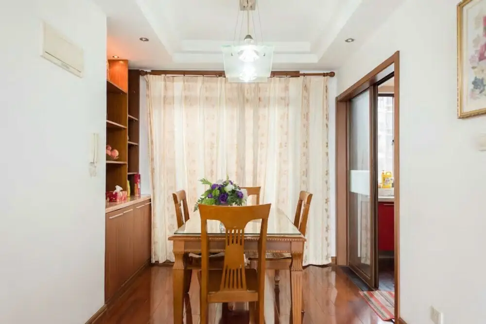 Шанхай: Xiaoqin Home near Joaotong University, Zizhu Park