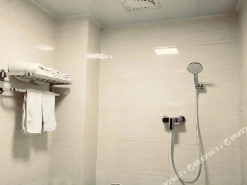 Ухань: Qingcheng Jushang Yite Hotel (Peace Park Subway Station)