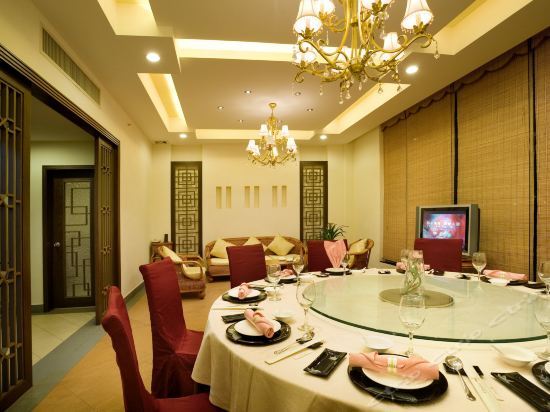 Фошань: 佛山高明富湾湖酒店