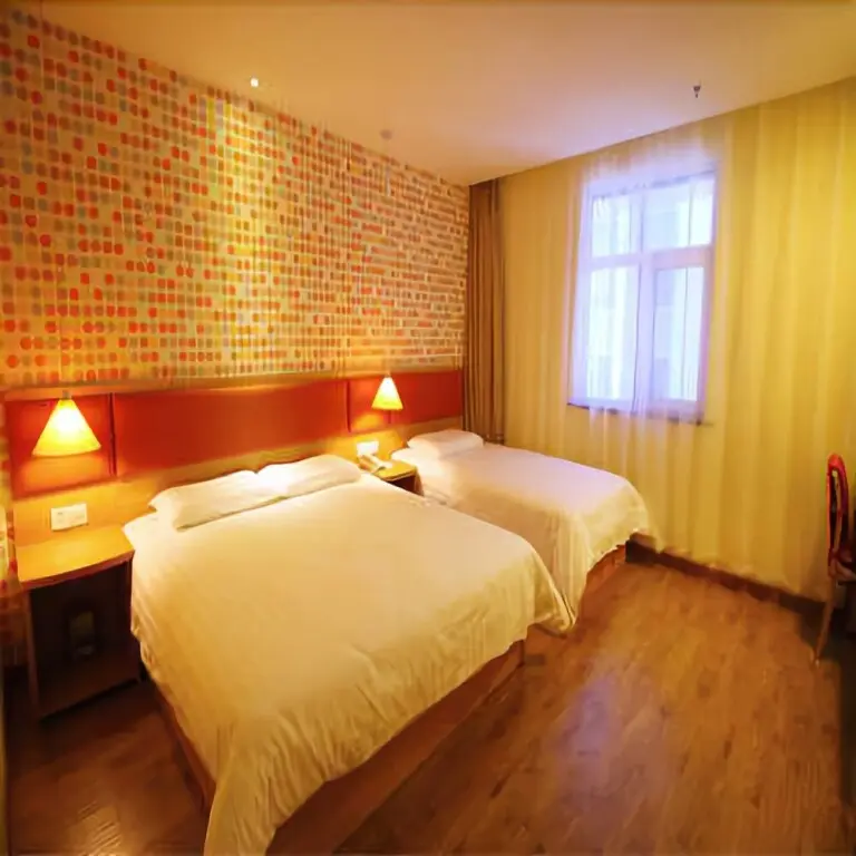 Янцюань: Home Inn Yangquan Peach West Street to the North is the International new City Shop