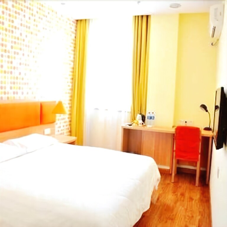 Янцюань: Home Inn Yangquan Peach West Street to the North is the International new City Shop