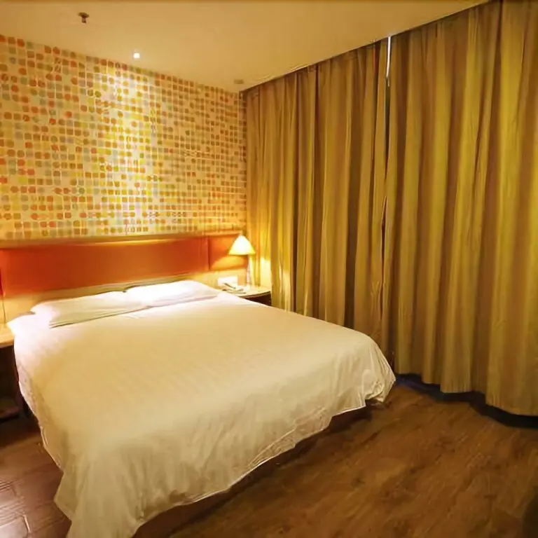Янцюань: Home Inn Yangquan Peach West Street to the North is the International new City Shop